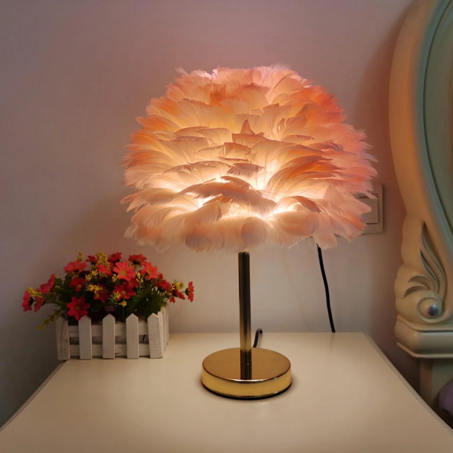 Romantic Feather Lamp – Modern Elegance for Every Occasion!